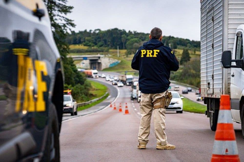 Casal é preso pela PRF após sequestrar e agredir motorista de aplicativo na BR-376 em Ponta Grossa
