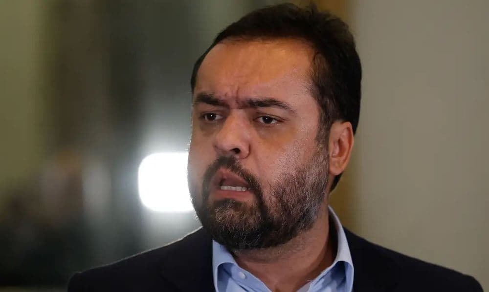 Brasil - Castro pede mais apoio federal; o estado está atuando sozinho nesta guerra