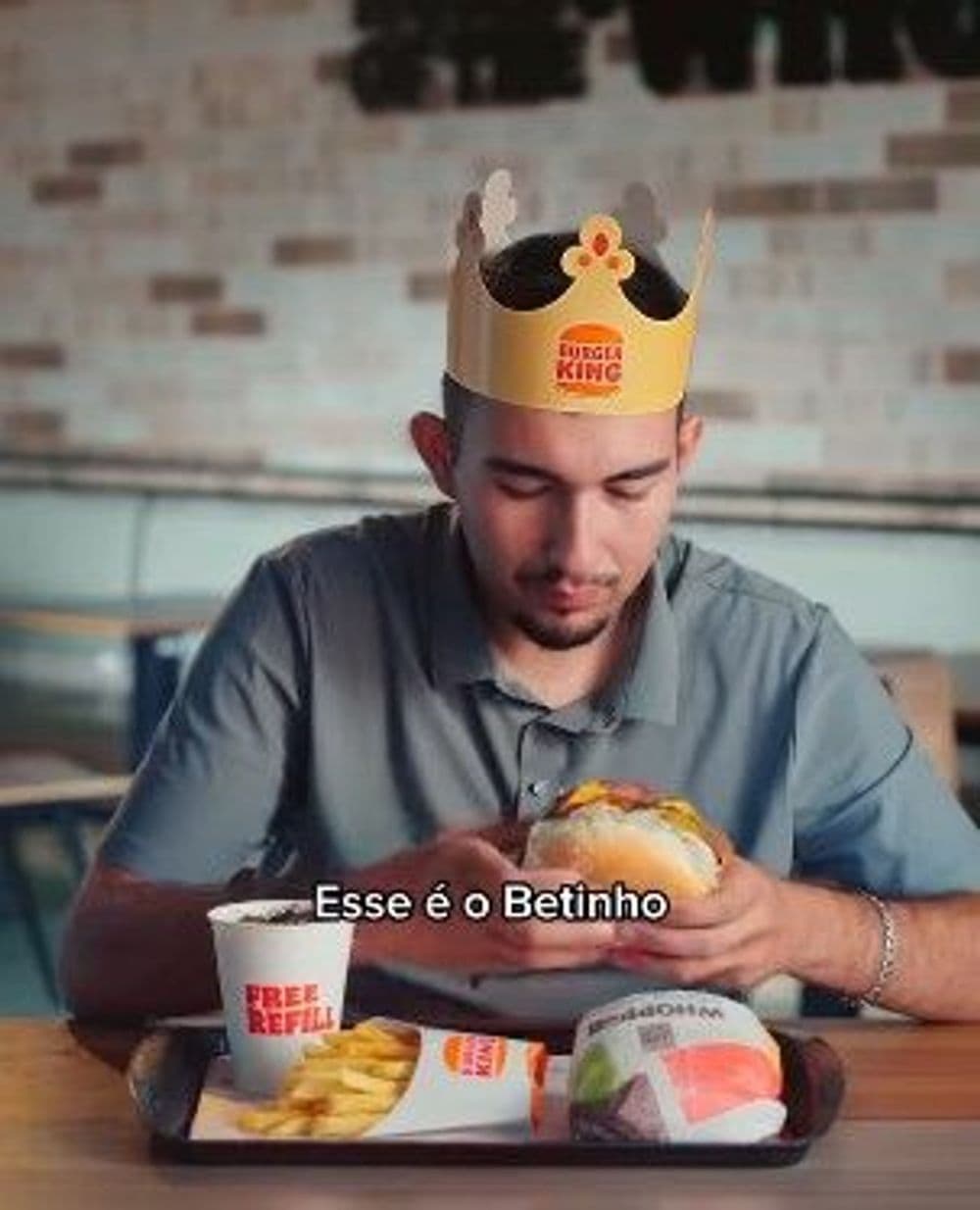 Jovem que foi abandonado no Pico Paraná vira garoto propaganda do Burger King