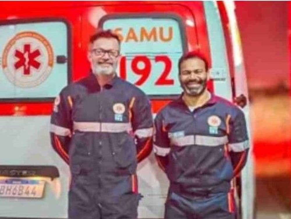 Socorristas do SAMU realizam parto dentro de ambulância na BR-277